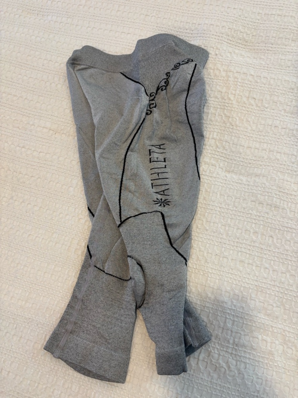 Athleta Aura Sonar Mesh
Capri Tight Womens Running Leggings gray Sz Small Mesh